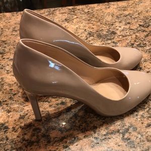 👠BCBGeneration Nude pumps!!